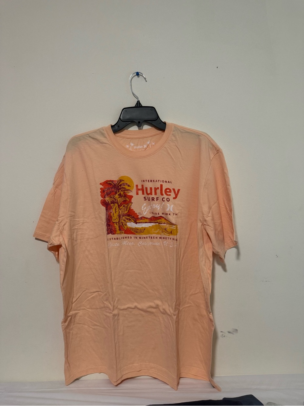 Hurley Peach Short-Sleeve Surf Graphic Tee